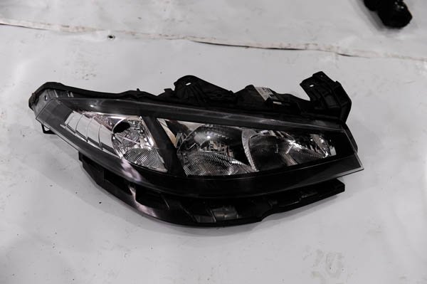 Megane çıkma yedek parça_MEGANE 2 SAĞ FAR (1)